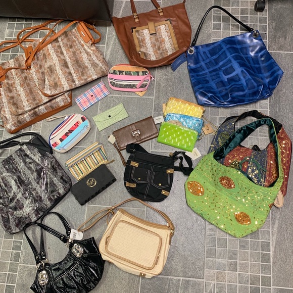 11 person 10 wallets - Picture 2 of 8